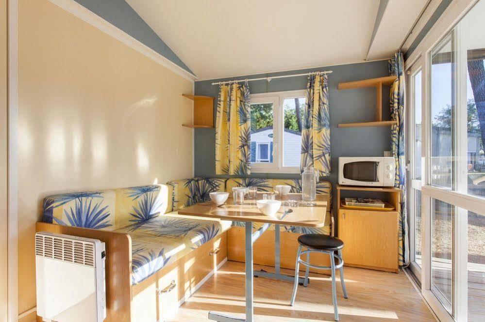 Hôtel Sous Les Pins à Ronce-les-Bains Extérieur photo